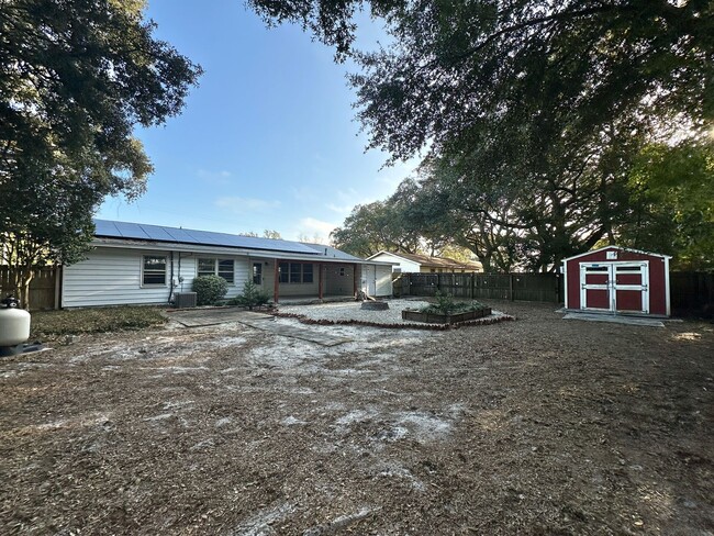 Building Photo - Charming 3-Bedroom Home in FWB!