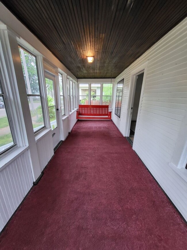 Building Photo - 2 bedroom, 1 bath house