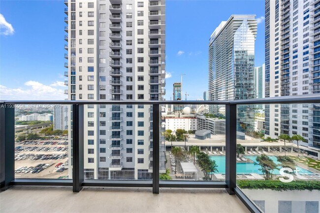 Building Photo - 11 NE 6th St