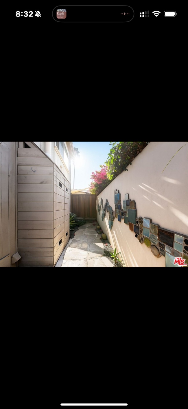 Building Photo - 643 Santa Clara Ave