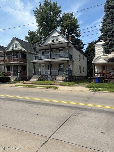 Building Photo - 946 E 79th St