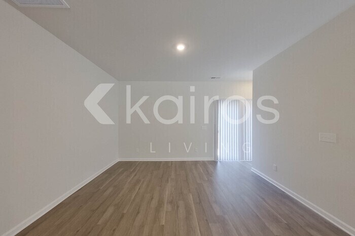 Building Photo - 2431 Banyan Cir
