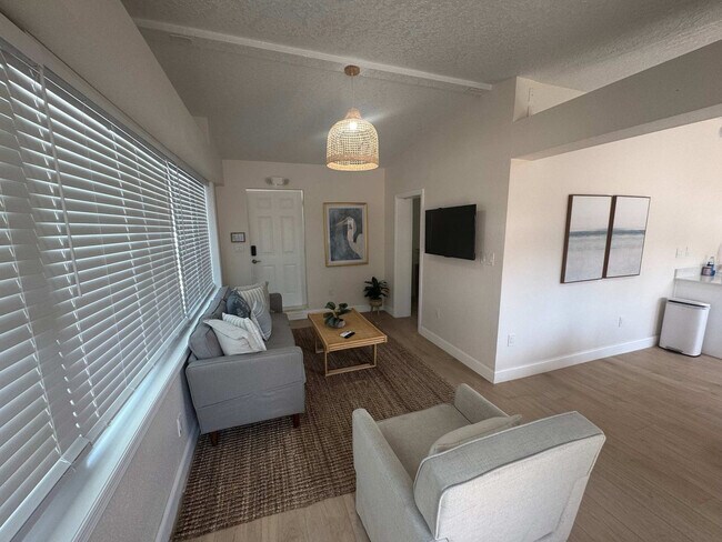 Building Photo - 637 S Orlando Ave