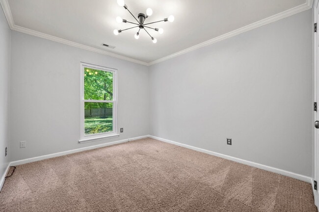 Building Photo - "Charming 4-Bedroom Haven in Charlotte's Heart with Spacious 2271 sq ft Living!"