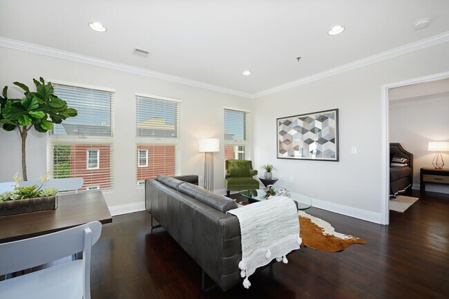 Building Photo - 619 Adams St