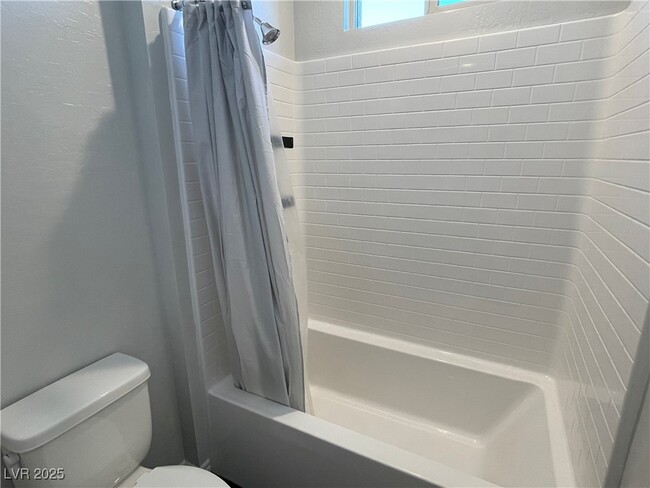 Building Photo - 600 Carriage Hill Dr
