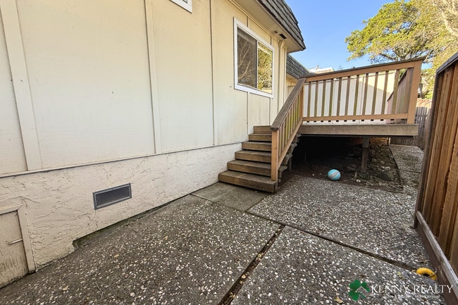 Building Photo - Updated 3 Bedroom, 2 Bathroom in Laurelwood Neighborhood San Mateo