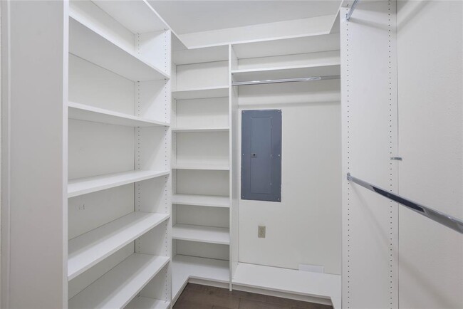 Building Photo - 195 World of Tennis Sq