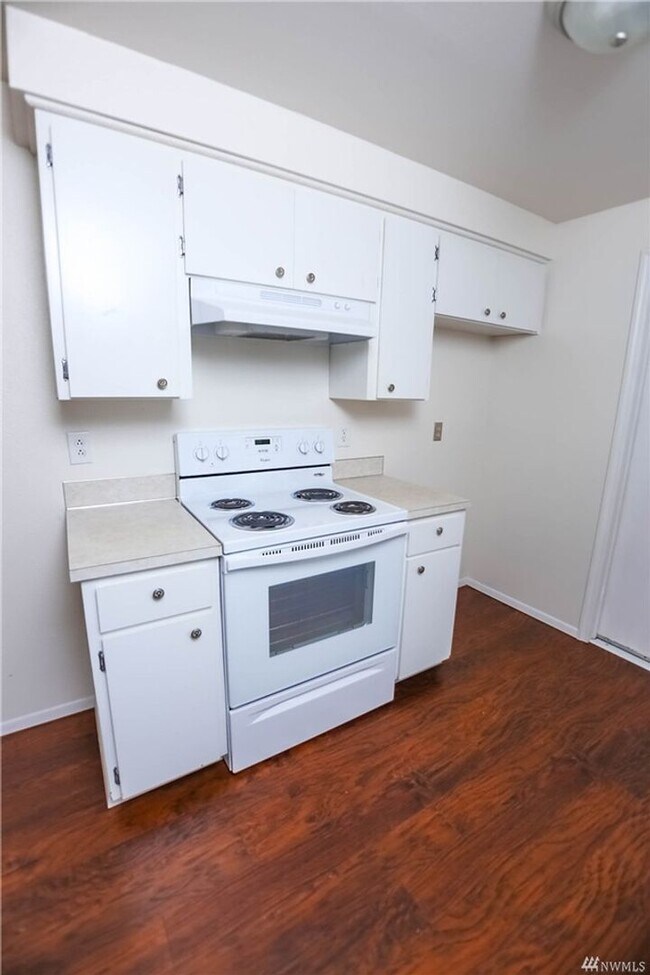 Building Photo - Very Nice Rambler In Quiet Cul de sac with Garage