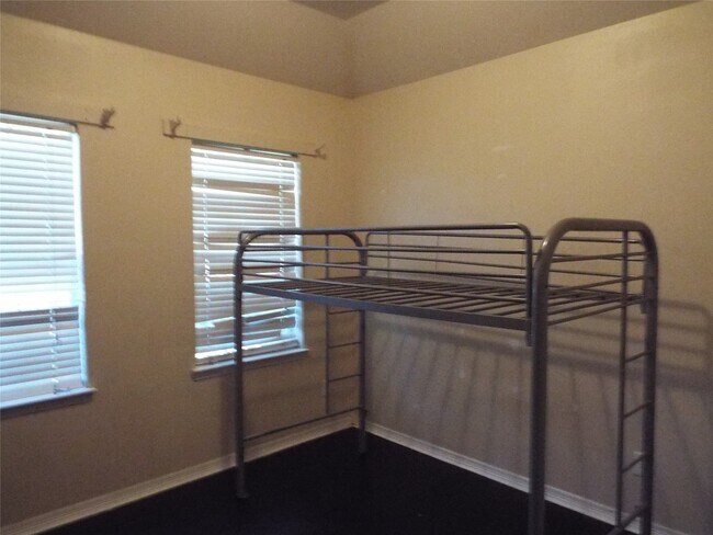 Building Photo - 2207 Brimmage Dr