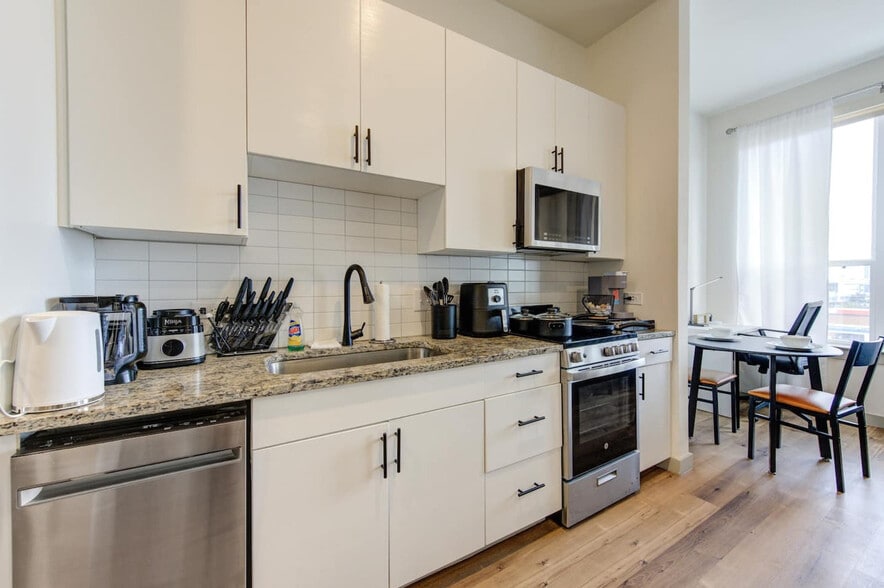 Building Photo - 1111 Shepherd Dr