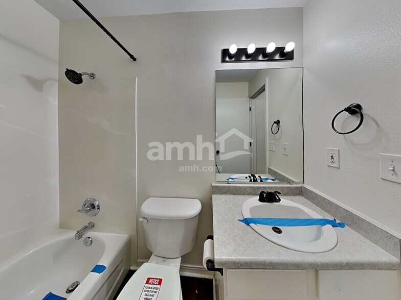 Building Photo - 793 E 2000 S