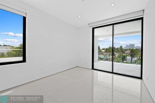 Building Photo - 401 Lido Dr