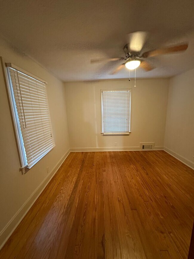 Building Photo - 566 Mulberry Ln