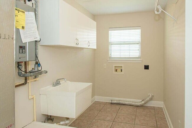 Building Photo - Spacious 3-Bedroom Sanctuary in gated comm...