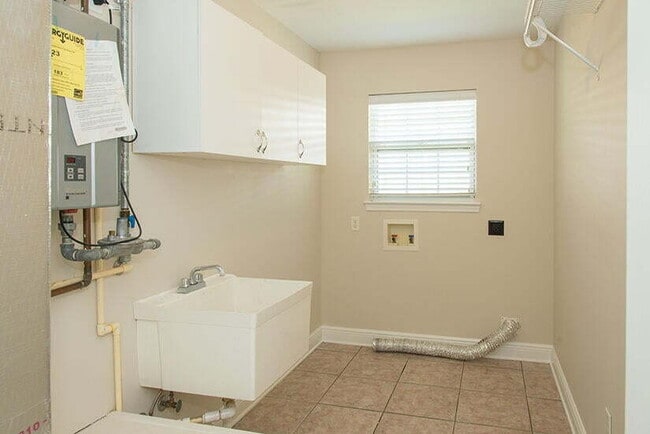 Building Photo - Spacious 4-Bedroom Sanctuary in gated comm...