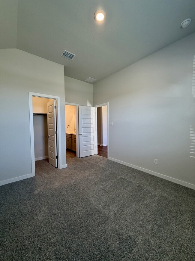 Building Photo - 14427 Inspiration Pt