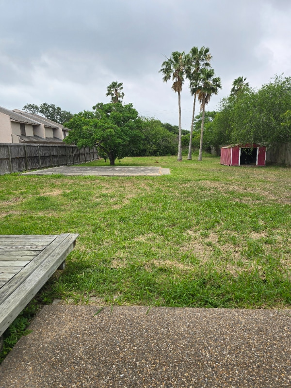 Building Photo - 425 Eldon Dr