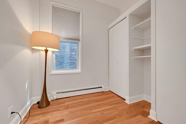 Building Photo - 158 Edgar St