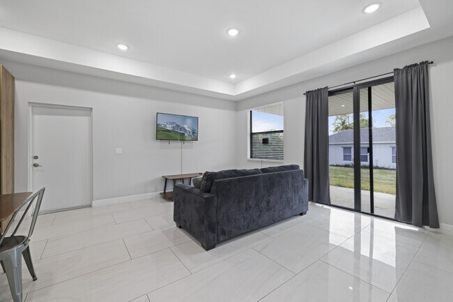 Building Photo - 2011 Olsen Ln