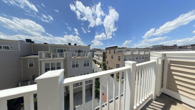 Building Photo - 1424 Piccard Dr