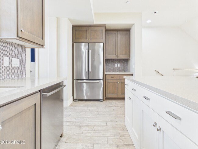 Building Photo - 4816 N Woodmere Fairway