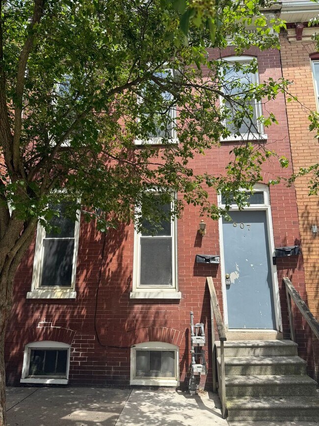 Building Photo - 607 Chestnut St