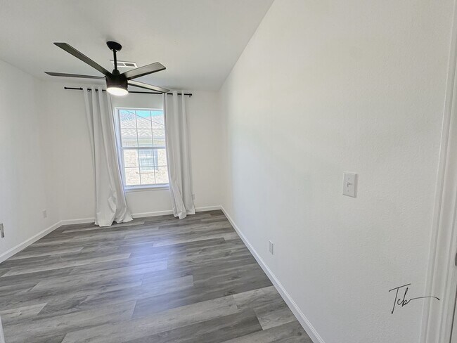 Building Photo - Available Now!  3 Bedroom, 2 Bathroom in Prime Bentonville Location, w/ Garage and Fenced-in Back...