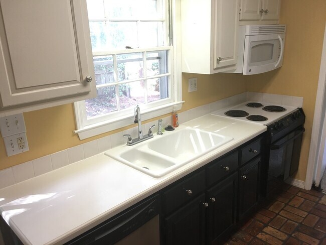 Building Photo - CLOSE TO THE UNIVERSITY OF SOUTH ALABAMA A...