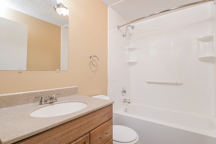 Building Photo - 6950 Jamestown Way Dr