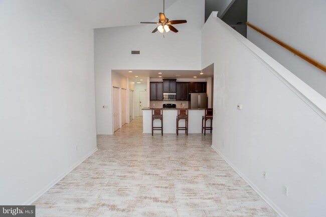 Building Photo - 523 Carson Terrace