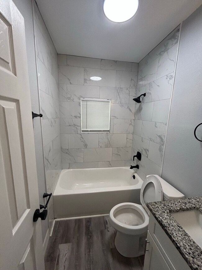 Building Photo - One bedroom One bath - Bartow