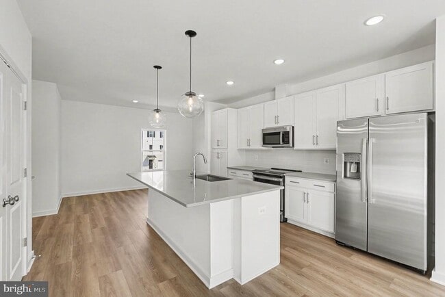 Building Photo - 36110 Wilderness Shores Way