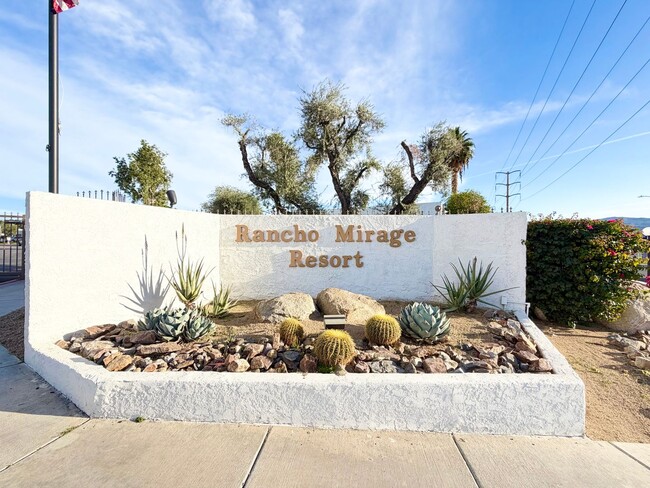 Building Photo - AVAILABLE NOW!! 2 Bedroom 2 Bathroom Condo in Rancho Mirage!