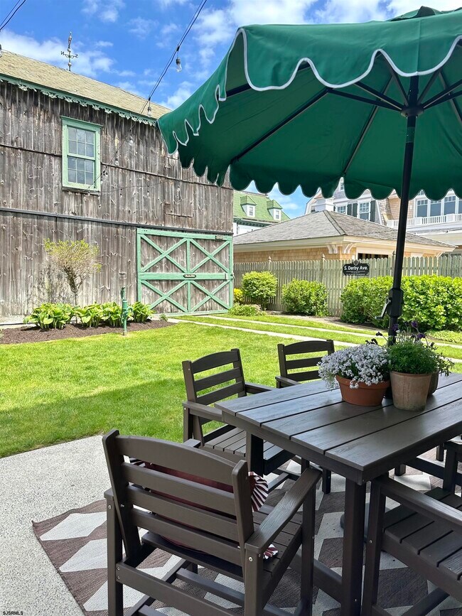 Building Photo - 17 S Derby Ave