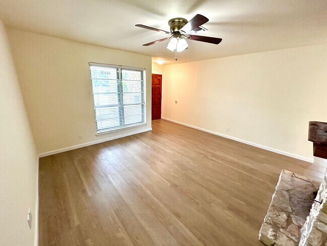 Building Photo - **COMING SOON** Newly Renovated 3 Bedroom ...