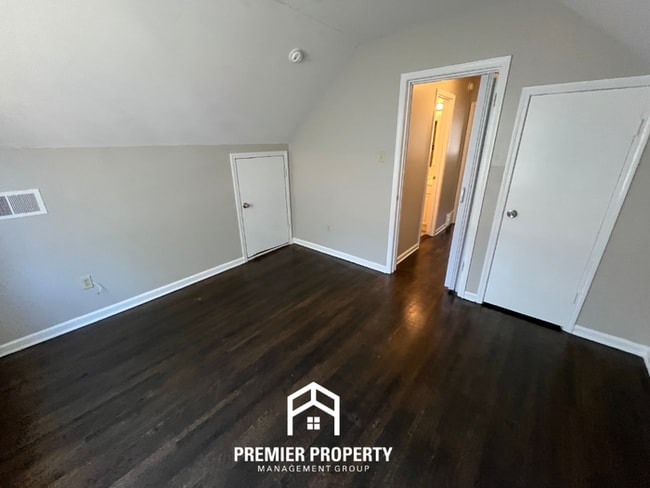 Building Photo - Spacious 4BR/2BA Home in Whitehaven | Hardwood Floors & 2-Car Garage
