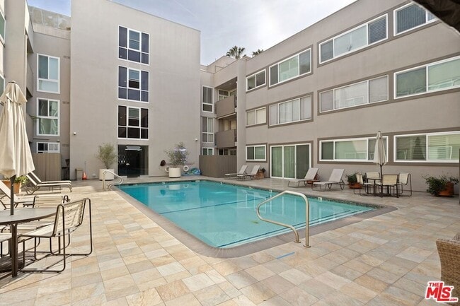 Building Photo - 1025 Kings Rd