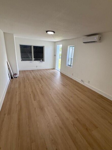 Primary Photo - 1123 N 17th Ct