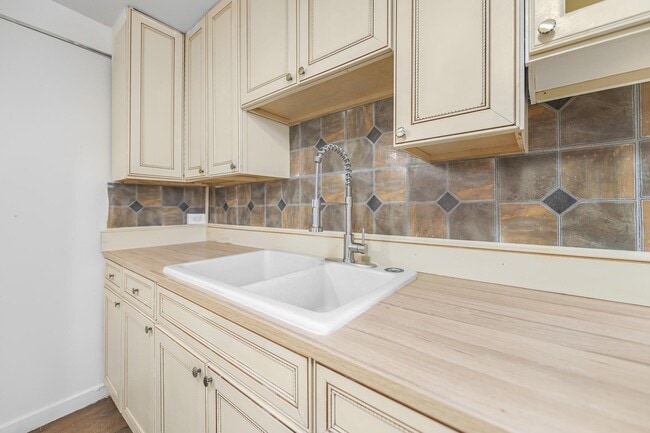 Building Photo - 520 Lincoln Ave