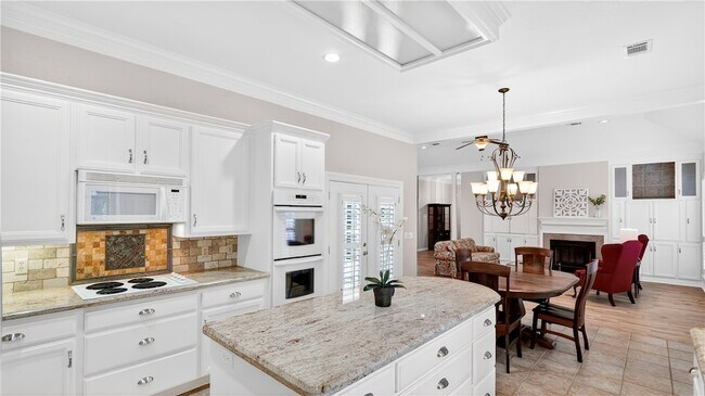Building Photo - 4728 Stonebriar Cir