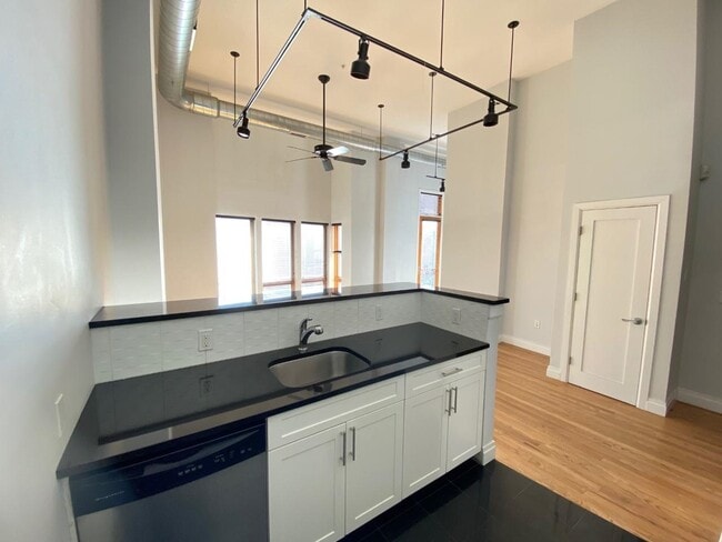 Building Photo - 338 Grove St