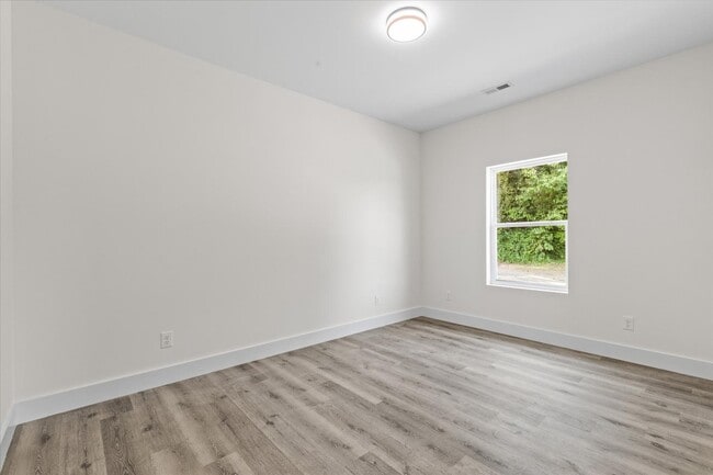 Building Photo - 3900 Lilac Ave