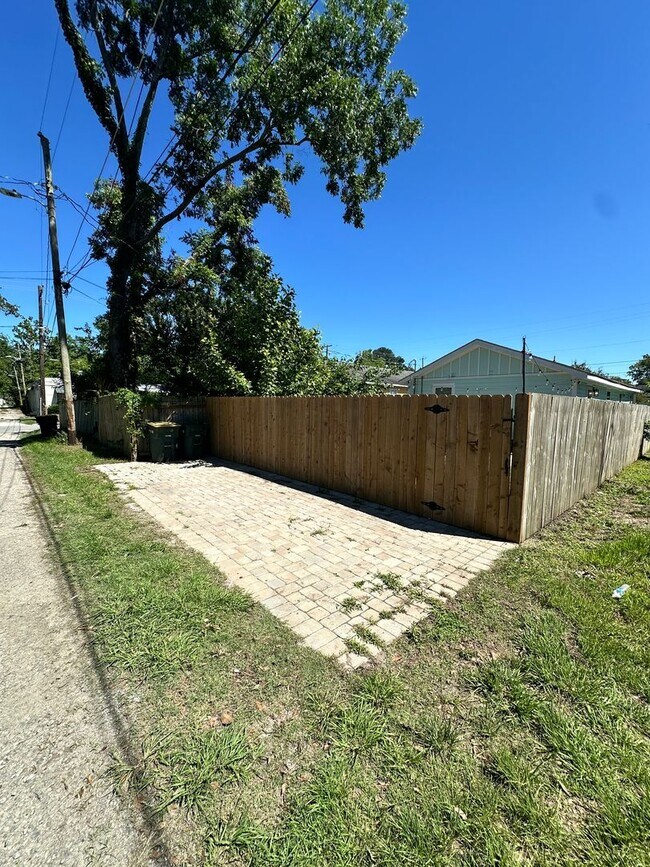 Building Photo - Classic Savannah Cottage with Modernized Interior, Fully Fenced Backyard