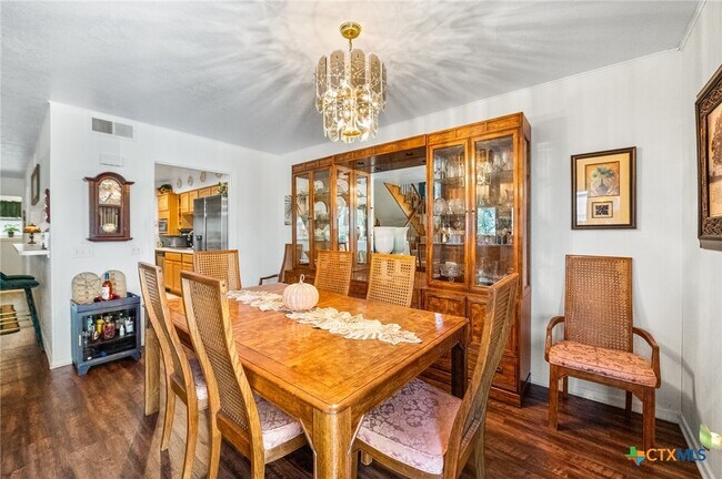 Building Photo - 619 Strings Dr