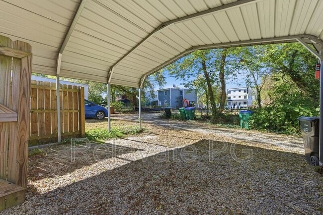 Building Photo - 1320 N 32nd St