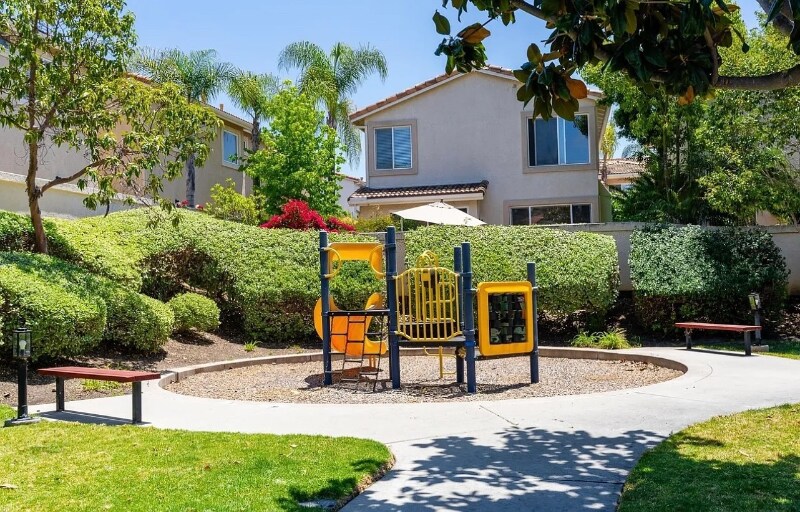 Building Photo - 11667 Compass Point Dr N