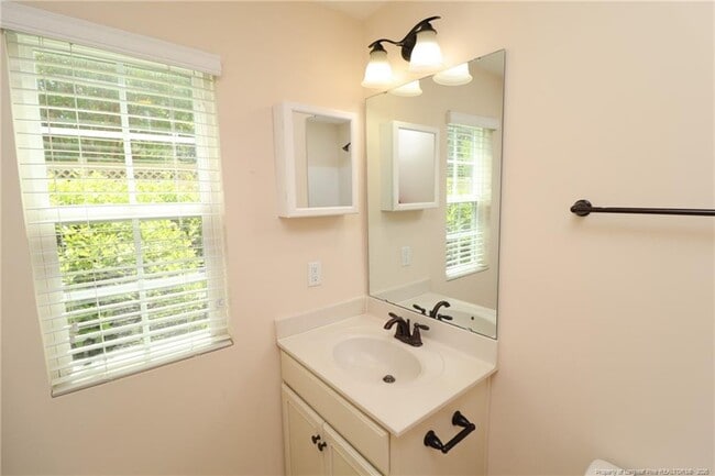 Building Photo - 1405 Regents Ln