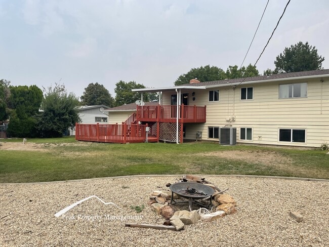 Building Photo - 8701 Brynwood Dr