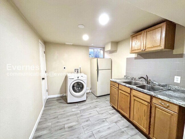 Building Photo - 1345 Xanadu St